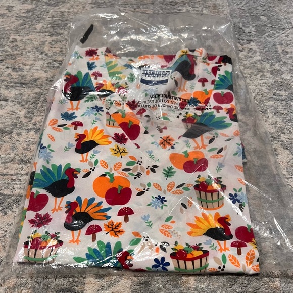 NEW with tags scrub top - Picture 4 of 4